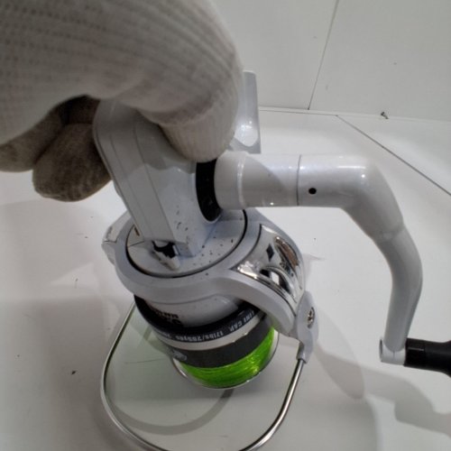 BPS KING KAT SPINNING FISHING REEL - AMBIDEXTROUS - GEAR RATIO: 5.2:1 - WHITE (MODEL: CBK60) image 3