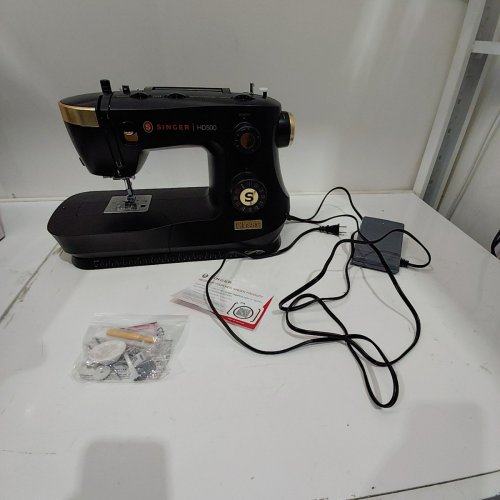 SINGER HEAVY DUTY 500 CLASSIC SEWING MACHINE WITH 23 BUILT-IN STITCHES - BLACK/GOLD (MODEL: HD500) image 3