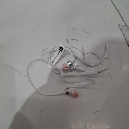 JBL TUNE 310C WIRED HI-RES EARBUDS WITH TANGLE FREE CABLE AND 3 BUTTON REMOTE - USB-C - WHITE (MODEL: VIPRB-T310C) image 3