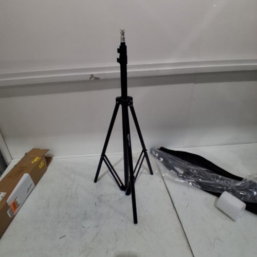 AMAZON BASICS ALUMINUM LIGHT PHOTOGRAPHY TRIPOD STAND WITH CASE - 2.8FT - 6.7FT - BLACK image 2