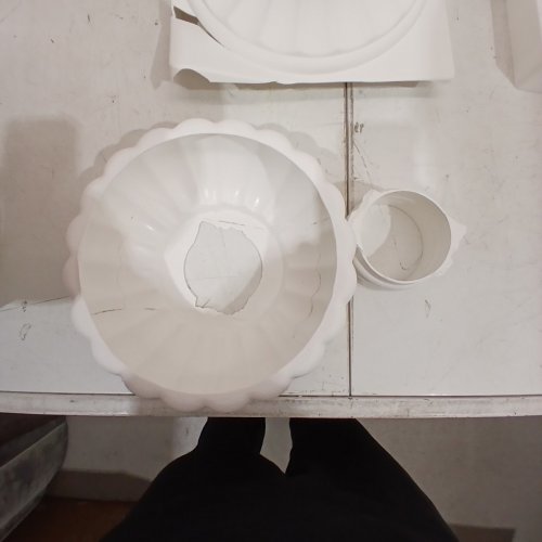 2PK INDOOR AND OUTDOOR PLASTIC URN PLANTER - 9.8" X 16.5" - WHITE (MODEL: KDKD2986W) image 5