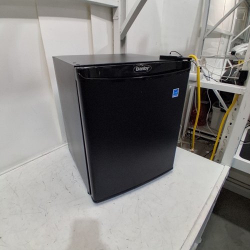 DANBY COMPACT REFRIGERATOR - 1.0 CU. FT. - BLACK (MODEL: DAR010A1BDB) image 3