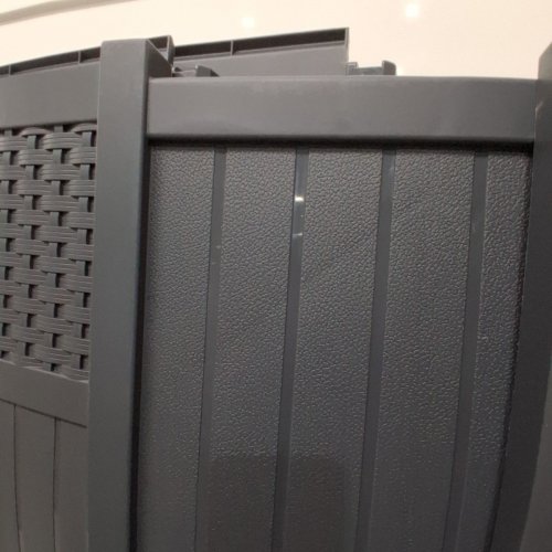 SUNCAST OUTDOOR WICKER-STYLE HIDEAWAY TRASH CAN WITH SECURE LATCHING LID AND WEATHER-RESISTANT - 16" X 15" X 31" - 33 GAL - DARK GREY (MODEL: GH1732 ) image 4