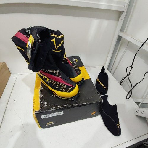 UNISEX LA SPORTIVA OLYMPUS MONS CUBE HIGH ALTITUDE MOUNTAINEERING BOOT - MENS: 11 WOMENS: 12 - YELLOW / BLACK (MODEL: 21F100999) image 4
