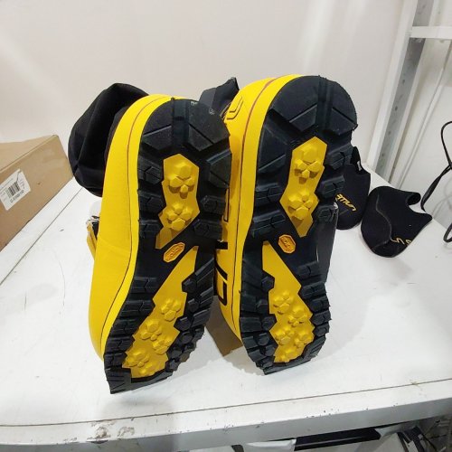 UNISEX LA SPORTIVA OLYMPUS MONS CUBE HIGH ALTITUDE MOUNTAINEERING BOOT - MENS: 11 WOMENS: 12 - YELLOW / BLACK (MODEL: 21F100999) image 8