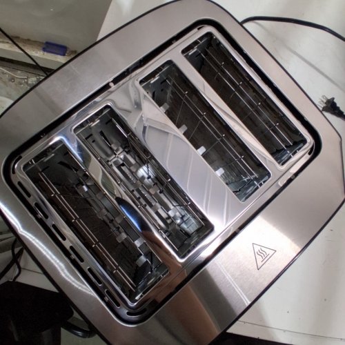 OSTER 4 SLICE TOUCHSCREEN TOASTER WITH DIGITAL CONTROLS - BLACK/SILVER - (MODEL: OTST-DGTSSS4S-GB22-033) image 3