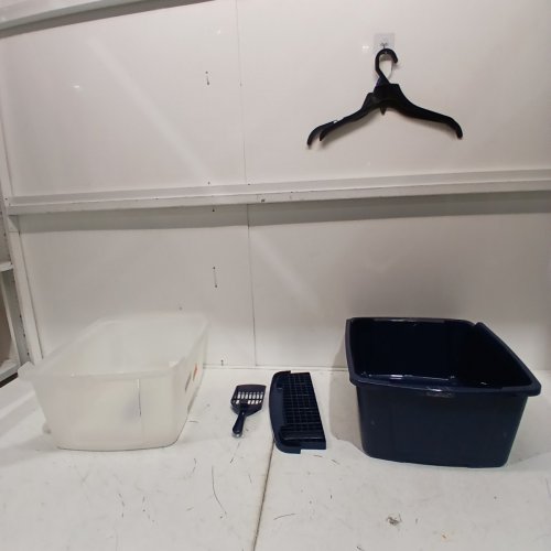 IRIS USA CAT LITTER BOX ENCLOSURE WITH SCOOP AND FRONT DOOR FLAP - 15" X 19" - NAVY/CLEAR ( MODEL: CLH-15) image 2