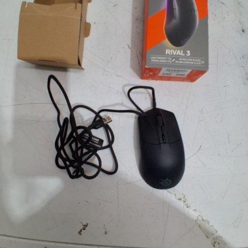 STEELSERIES RIVAL 3 GEN 2 WIRED GAMING MOUSE WITH LIGHT-UP UNDERGLOW -BLACK / MULRICOLOURED (MODEL : M-00018) image 4
