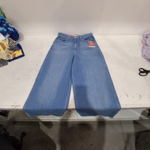 LEVI STRAUSS SIGNATURE VINTAGE CINCH WAIST LOOSE JEANS - SIZE 6 - LIGHT BLUE image 2