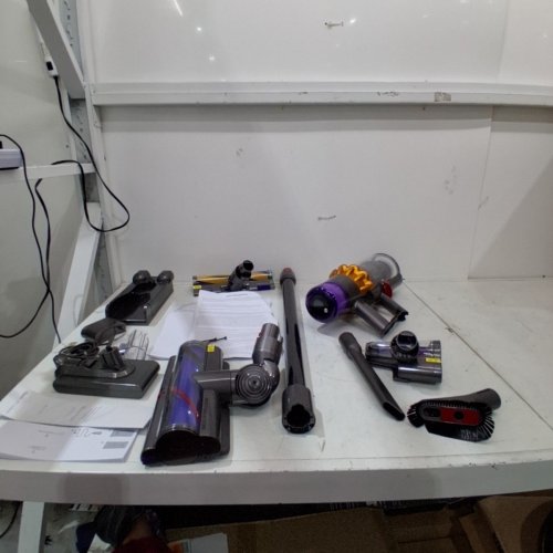 DYSON V15 DETECT TOTAL CLEAN EXTRA CORDLESS VACUUM CLEANER WITH 2 ATTACHMENTS - GREY (MODEL: V15) image 3