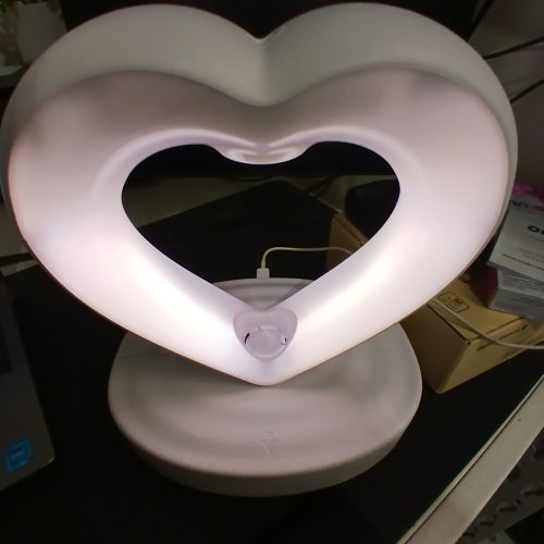 HEART SHAPED ANTI-GRAVITY 800ML HUMIDIFIER - WHITE image 3