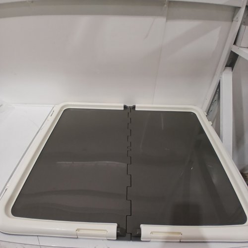 AMAZON BASICS DOG TRAINING PAD TRAY WITH SECURED LATCHES - 28" X 34" - LARGE - WHITE/CHARCOAL GREY (MODEL: TFPT-L) image 2