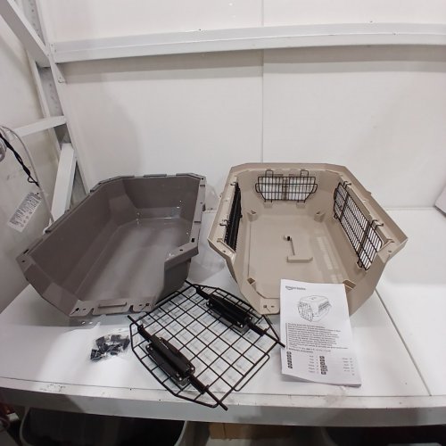 AMAZON BASICS PET CARRIER KENNEL WITH WIRE VENTILATION, 23" - BEIGE/GREY image 2