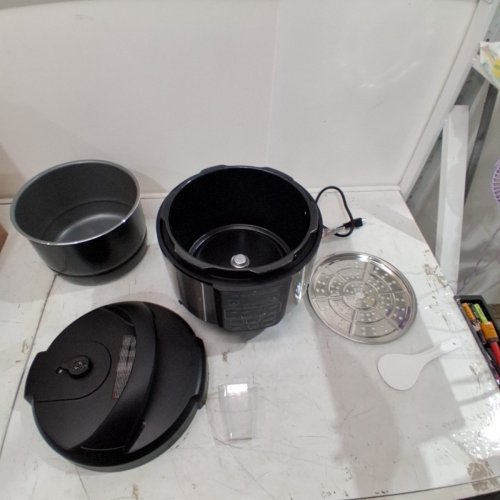 STARFRIT ELECTRIC PRESSURE COOKER - STEAM TRAY, MEASURING CUP & SPATULA- 8L CAPACITY - BLACK (MODEL: 024603) image 3