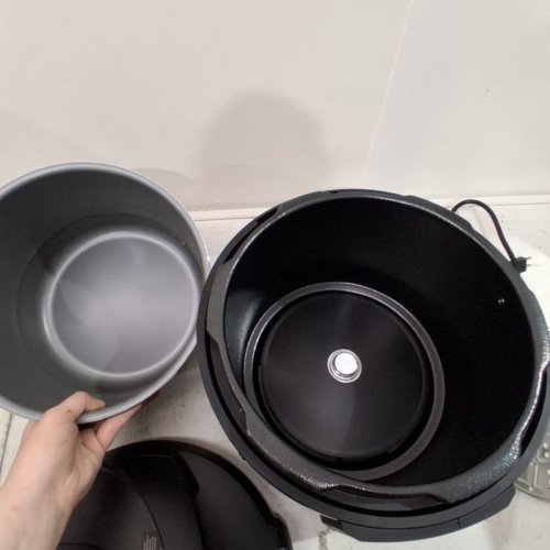STARFRIT ELECTRIC PRESSURE COOKER - STEAM TRAY, MEASURING CUP & SPATULA- 8L CAPACITY - BLACK (MODEL: 024603) image 4