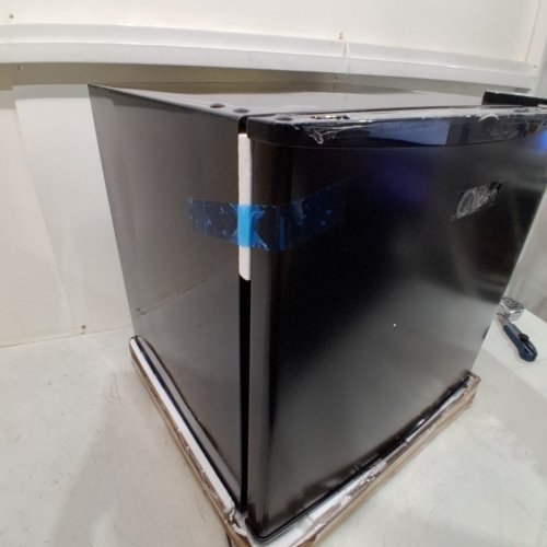 MIDEA COMPACT SINGLE-DOOR MINI REFRIGERATOR - BLACK (MODEL: WHS-65LB1) image 3