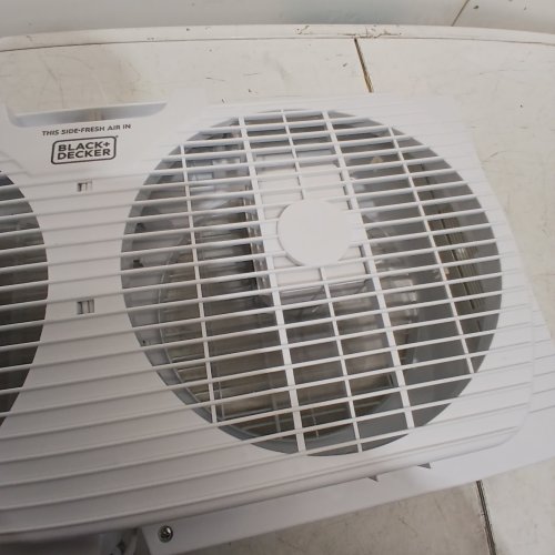 BLACK+DECKER DUAL WINDOW FAN FOR WINDOW SCREEN WITH 2 SPEED SETTINGS, TWIN WINDOW FAN WITH MECHANICAL CONTROLS AND REMOVABLE LEGS, HORIZONTAL COOLING FAN FOR WINDOW - 9" - WHITE (MODEL: BFW9M) image 2