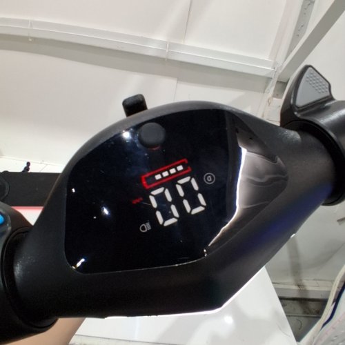 WEELMOTION FOLDABLE ELECTRIC SCOOTER WITH FRONT LED LIGHTS, HEAD LIGHTS AND MULTICOLOR LIGHTING PAD - 6.5" FOLDABLE - 16KM/HR - 150W - 175LBS MAX 8KM RANGE - BLACK - (MODEL: ES01) image 3