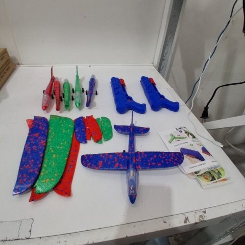 8PC AIRPLANE LAUNCHER TOY WITH GLIDER PLANES - ASSORTED COLOURS image 2