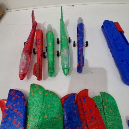 8PC AIRPLANE LAUNCHER TOY WITH GLIDER PLANES - ASSORTED COLOURS image 3