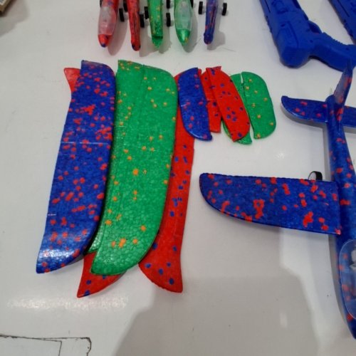 8PC AIRPLANE LAUNCHER TOY WITH GLIDER PLANES - ASSORTED COLOURS image 4
