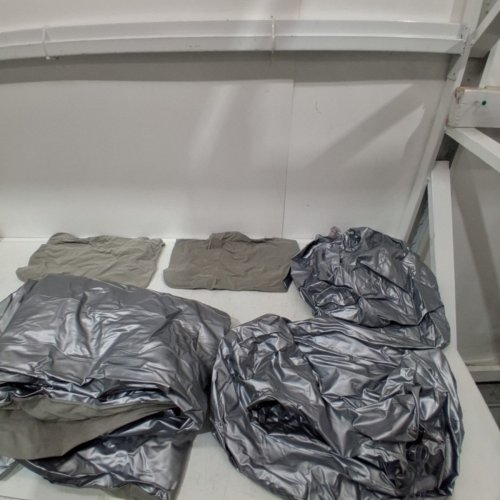 5PC TLINGSD SUV INFLATABLE CAR AIR MATTRESS WITH PUMP, PILLOWS & BACKSEAT FILLER/COOLER - 68.5" X 49.6" - GREY image 3