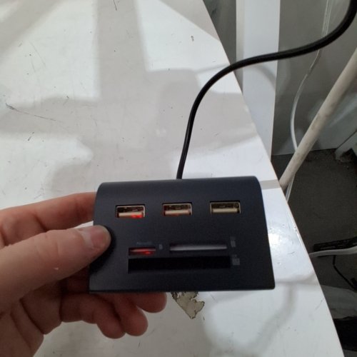 VIVITAR MULTI-PORT USB HUB AND MEMORY CARD READER - BLACK image 2