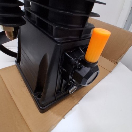 VEVOR OIL LUBRICATED AIR COMPRESSOR PUMP HEAD - 3HP - 5.8CFM @ 90 PSI - MAX 116 PSI - BLACK/ORANGE image 4