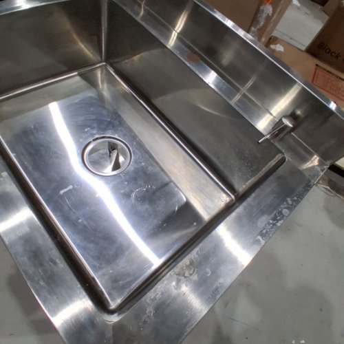 STAINLESS STEEL FREESTANDING UTILITY SINK WITH SHELF, FAUCET, SOAP DISPENSER AND EXTRAS - 31.5" X 20" X 28" (23" X 15" SINK) - CHROME image 4