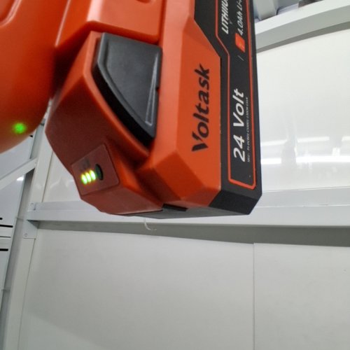 VOLTASK CORDLESS ELECTRIC SNOW SHOVEL WITH BATTERY & CHARGER - 16" - 48V - BLACK/ORANGE (MODEL: SS-40A) image 3