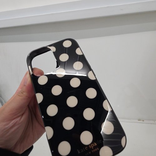 KATE SPADE PROTECTIVE PHONE CASE WITH MAGSAFE FOR IPHONE 16 - BLACK/WHITE POLKA DOTTED image 4