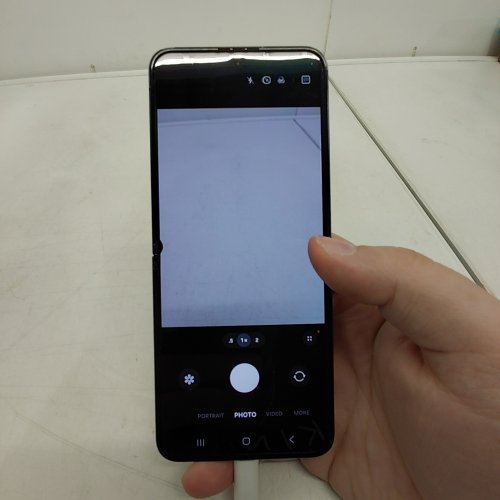 SAMSUNG GALAXY Z FLIP5 256GB GRAPHITE, 6.7" DYNAMIC AMOLED MAIN DISPLAY , 3.4" COVER SCREEN WITH 12+12 MP CAMERA, 8GB RAM, IPX8 RATING (MODEL : ‎SM-F731WZAAXAC) image 4
