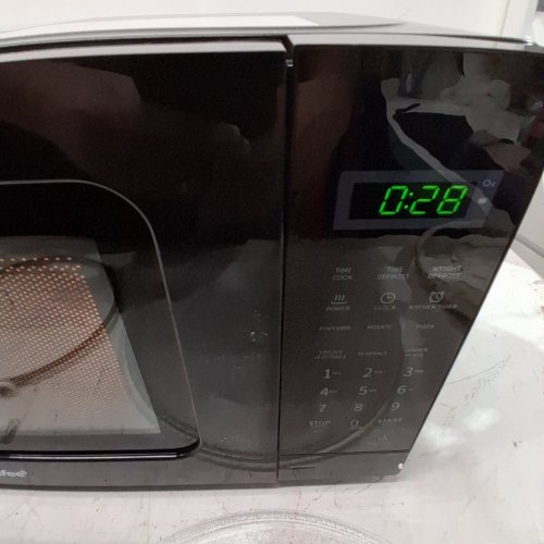 COMFEE COUNTERTOP MICROWAVE OVEN - 0.7 CU.FT/700W - BLACK (MODEL: CM-M201K-BK) image 2