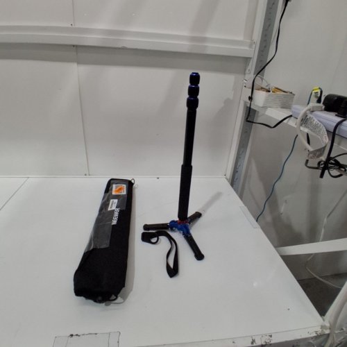 NEEWER EXTENDABLE CAMERA MONOPOD WITH REMOVABLE FOLDABLE TRIPOD SUPPORT BASE - 22"-66"- 11LBS MAX - BLUE/BLACK/SILVER (MODEL: T222) image 2