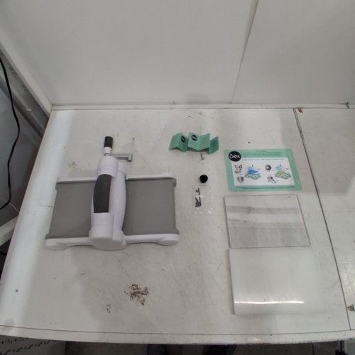SIZZIX BIG SHOT MANUAL SHAPECUTTING & EMBOSSING MACHINE - WHITE/GREY (MODEL: 660200) image 2