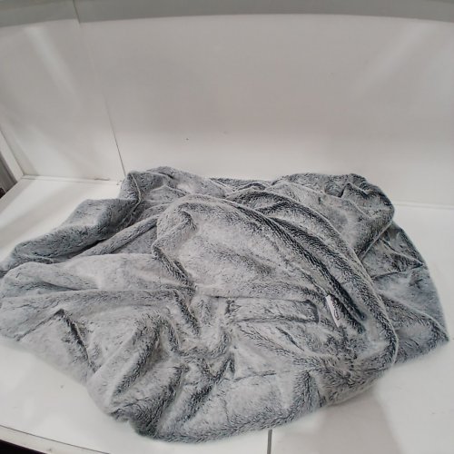 GIANT FAUX FUR BEAN BAG WITH COVER - 3FT - FAUX FUR / LIGHT GREY image 3