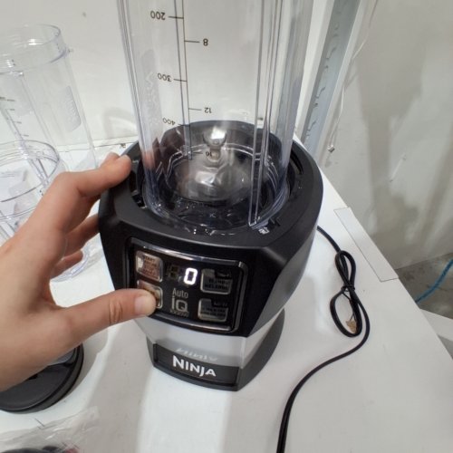 NINJA NUTRI NINJA AUTO-IQ PERSONAL BLENDER - 1000W - 22OZ - BLACK/SILVER (MODEL: BL480C) image 2