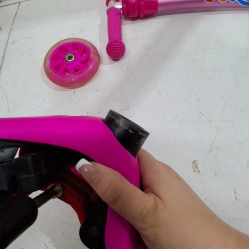 KID'S BELEEV A3 3-WHEEL FOLDING SCOOTER WITH LIGHT-UP WHEELS AND NON-SLIP DECK - AGES 3-12 - PINK (MODEL: ASTM F963) image 4