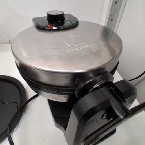 CHEFMAN ROTATING BELGIAN WAFFLE MAKER - STAINLESS STEEL (MODEL: RJ04-V3) image 4