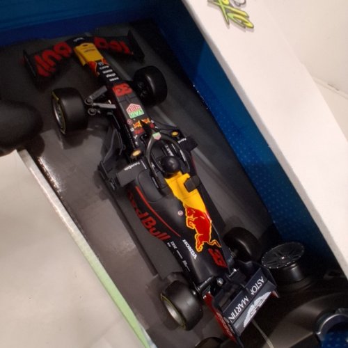 MAISTO TECH RC REMOTE CONTROL CAR WITH PISTOL GRIP CONTROLS - 1:24 SCALE - ASTON MARTIN RED BULL RACING RB15 (MODEL: 82351) image 2