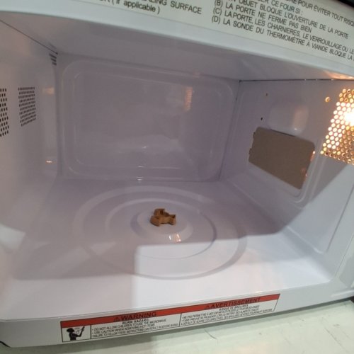 FRIGIDAIRE MICROWAVE OVEN - 0.7 CU. FT.; 700W - BLACK / STAINLESS STEEL (MODEL: EMW741_AMZ) image 3