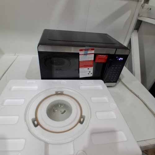 FRIGIDAIRE MICROWAVE OVEN - 0.7 CU. FT.; 700W - BLACK / STAINLESS STEEL (MODEL: EMW741_AMZ) image 4