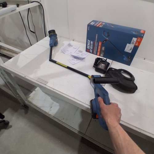 SENIX CORDLESS STRING TRIMMER / EDGER WITH BATTERY AND CHARGER- 20 V - BLUE (MODEL: GTX2-L) image 3