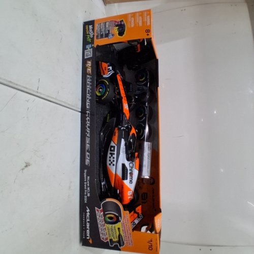 MAISTO TECH FORMULA 1 ONE OSCAR PIASTRI MACLAREN RC CAR - 1:10 SCALE - BLACK/ORANGE/WHITE (MODEL: 1739888) image 2