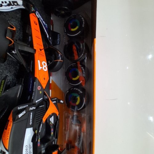 MAISTO TECH FORMULA 1 ONE OSCAR PIASTRI MACLAREN RC CAR - 1:10 SCALE - BLACK/ORANGE/WHITE (MODEL: 1739888) image 3