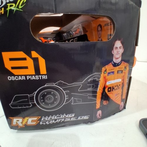 MAISTO TECH FORMULA 1 ONE OSCAR PIASTRI MACLAREN RC CAR - 1:10 SCALE - BLACK/ORANGE/WHITE (MODEL: 1739888) image 4