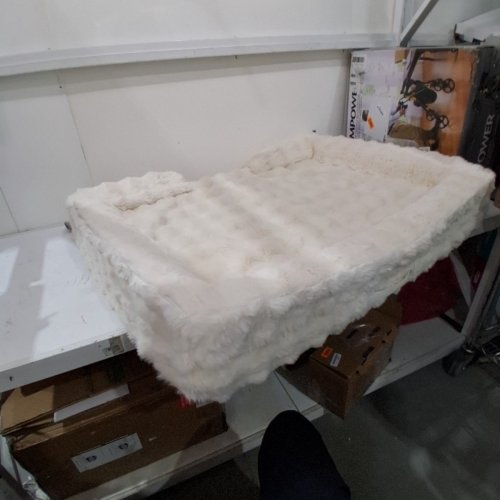 COZY KISS PLUSH PET BED - 44" X 32" X 7" - WHITE image 4