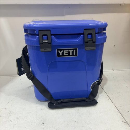 YETI ROADIE 24 2.0 COOLER FITS 33 CANS - ULTRAMARINE VIOLET image 2