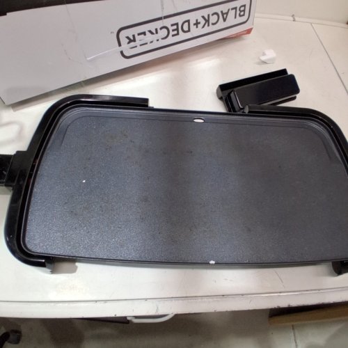 BLACK AND DECKER FAMILY SIZED ELECTRIC GRIDDLE - 20"X11" - BLACK (MODEL: GD1811BC) image 3