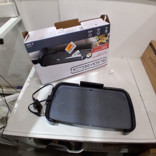 BLACK AND DECKER FAMILY SIZED ELECTRIC GRIDDLE - 20"X11" - BLACK (MODEL: GD1811BC) image 4